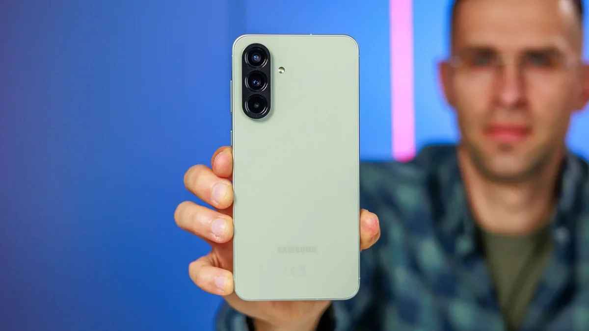 Galaxy a56 5g : le choix intelligent face à l'ultra ?